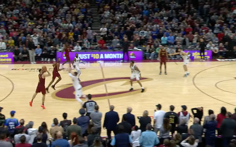 With long-distance buzzer-beater, Cavs-Mavs becomes Max Strus appreciation night